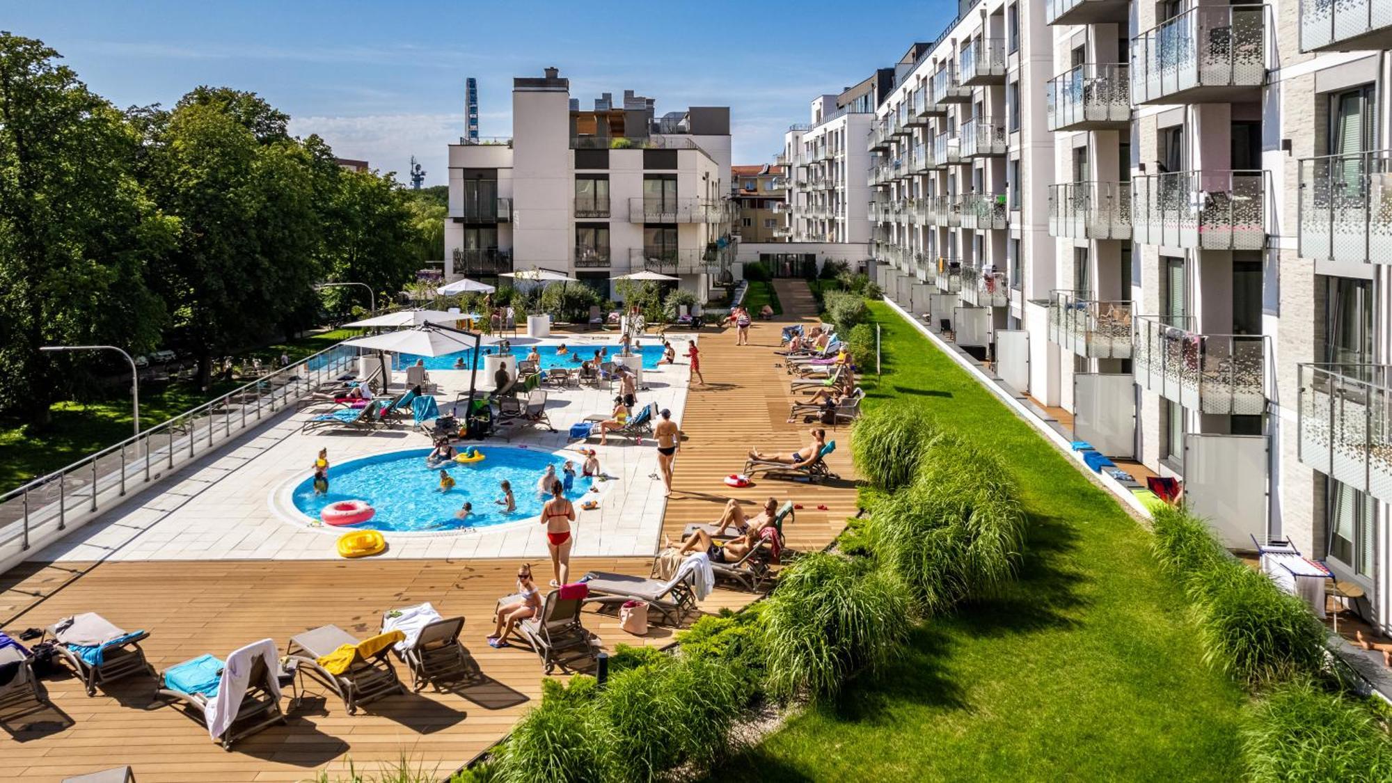 Apartamenty Sun & Snow Nadmorskie Tarasy Z Basenem Kołobrzeg Εξωτερικό φωτογραφία